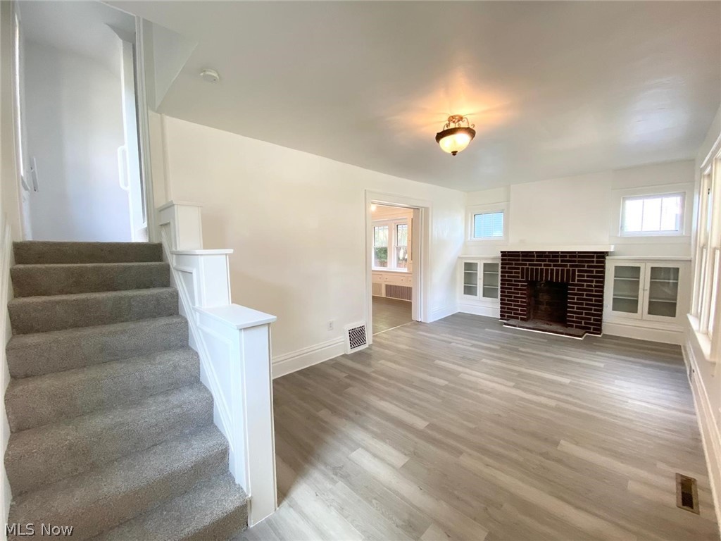 576 Kling Street Property Photo 5