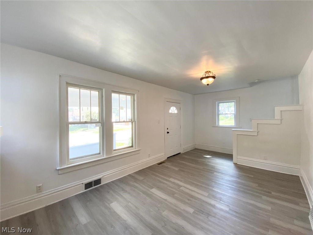 576 Kling Street Property Photo 7