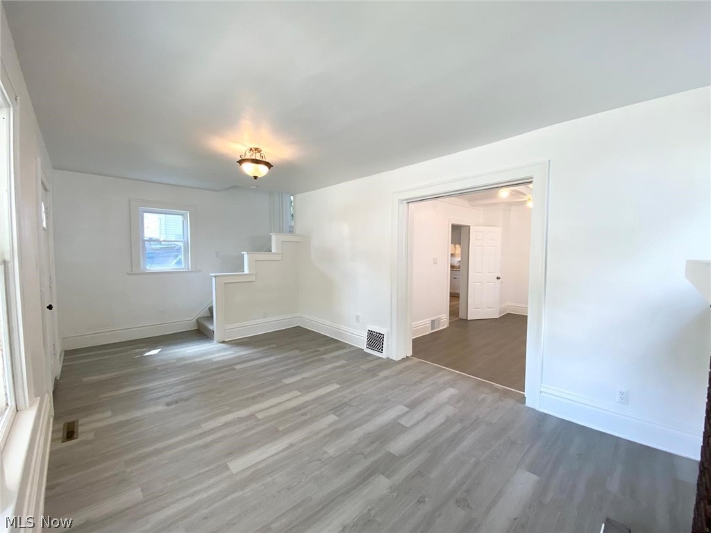 576 Kling Street Property Photo 8