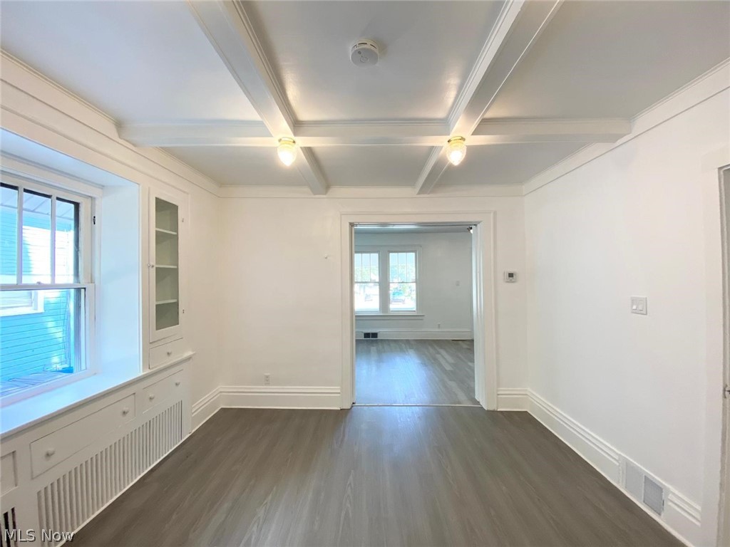 576 Kling Street Property Photo 9