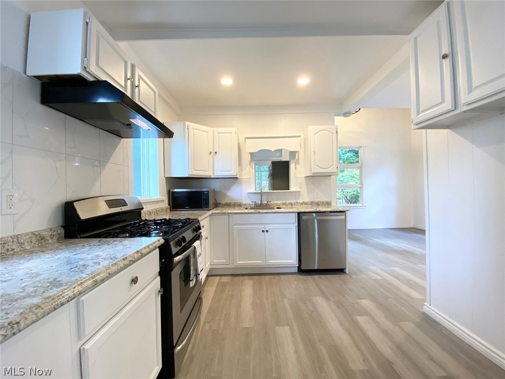 576 Kling Street Property Photo 14