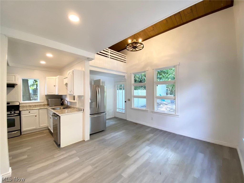 576 Kling Street Property Photo 15