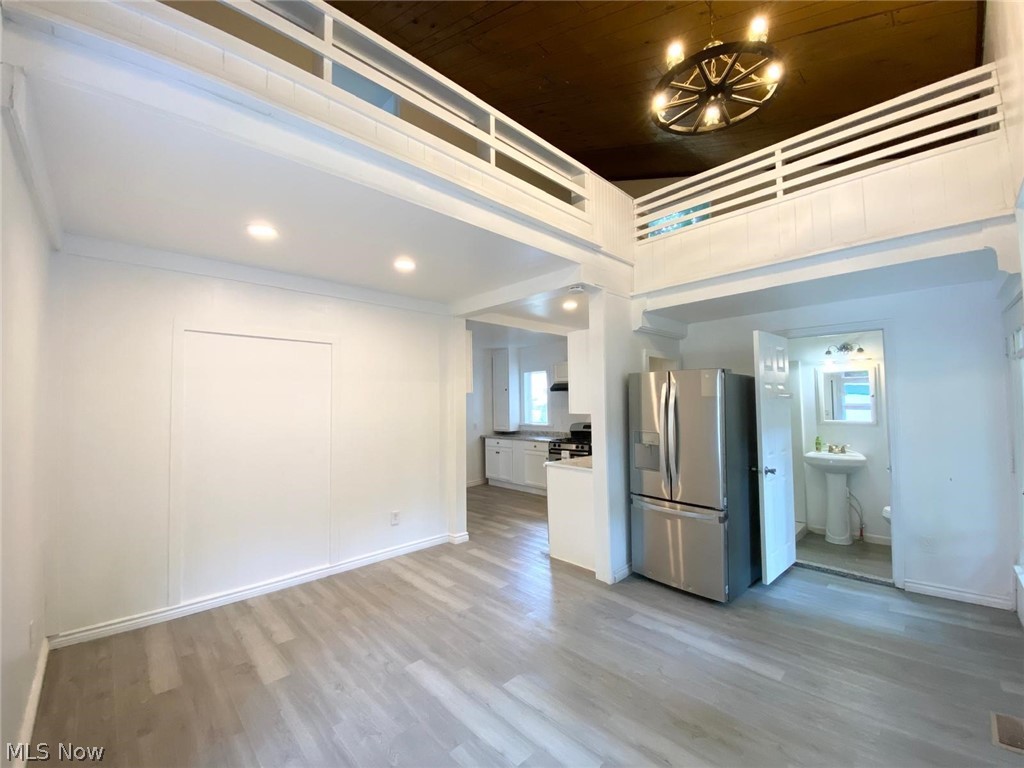576 Kling Street Property Photo 16