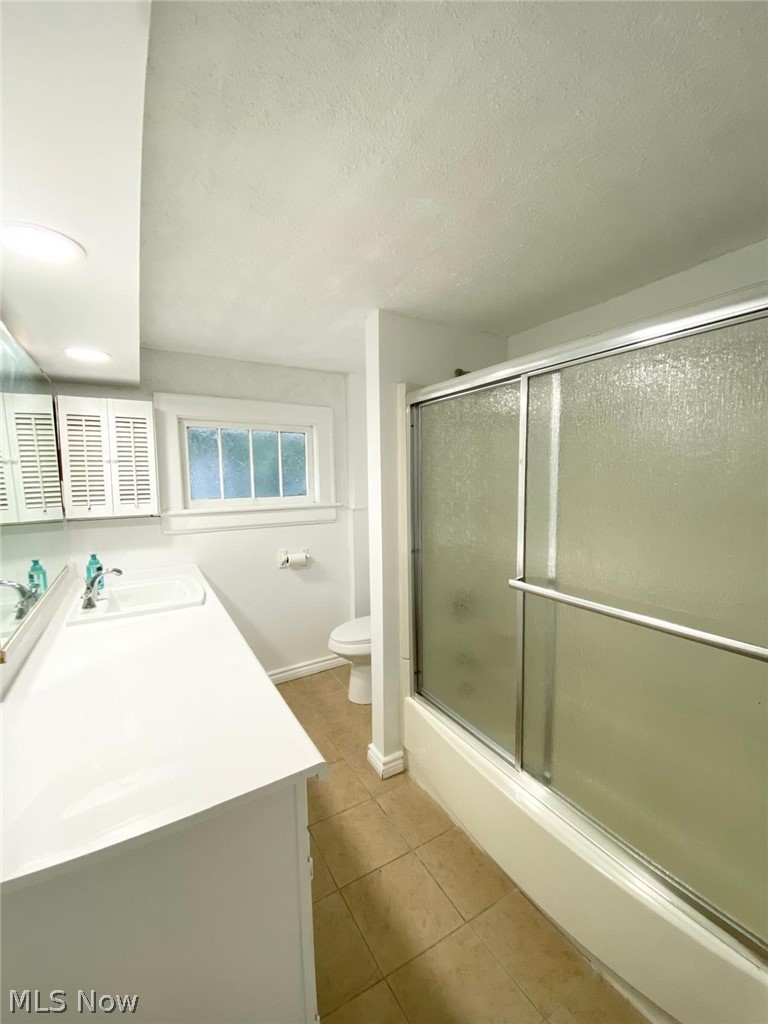 576 Kling Street Property Photo 32