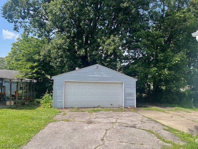912 S Hawkins Avenue Property Photo 2