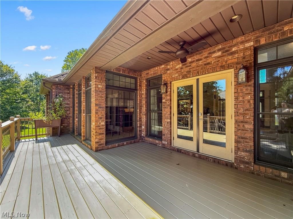 9 Henderson Lane Property Photo 17