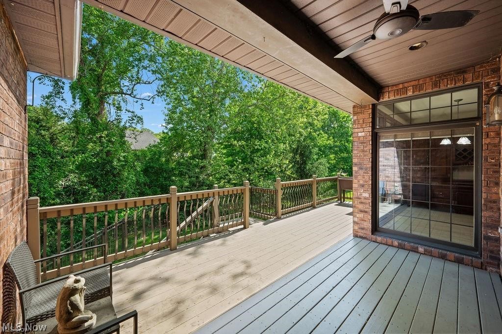 9 Henderson Lane Property Photo 18