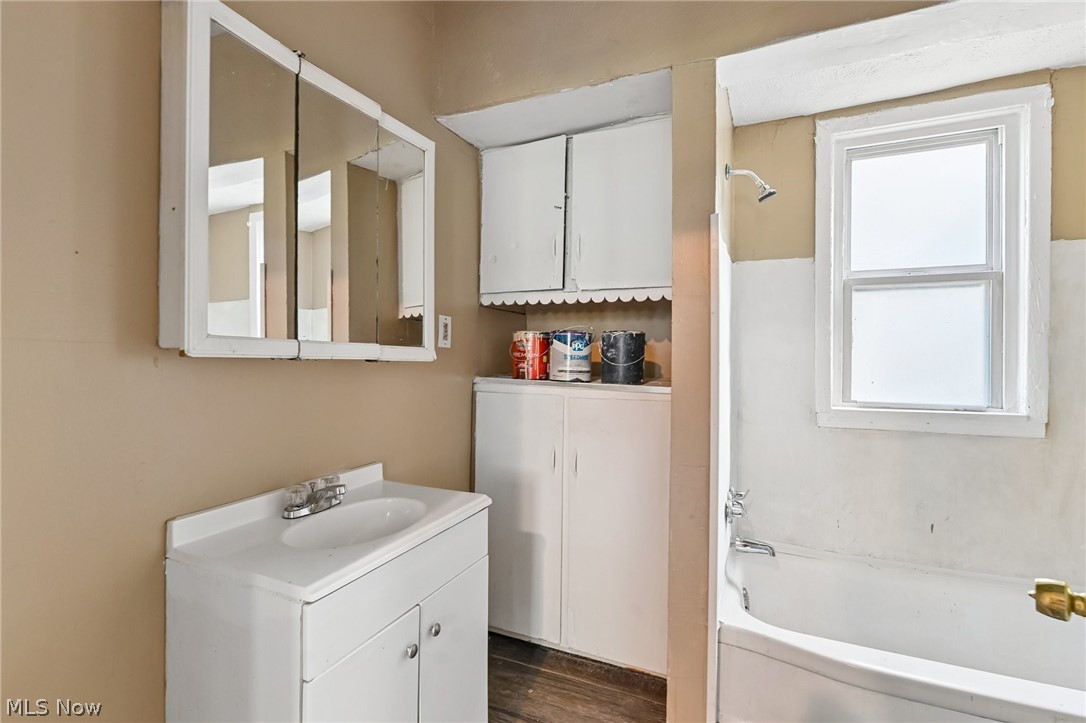 942 E 79th Street Property Photo 14