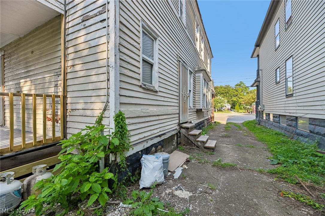 942 E 79th Street Property Photo 16