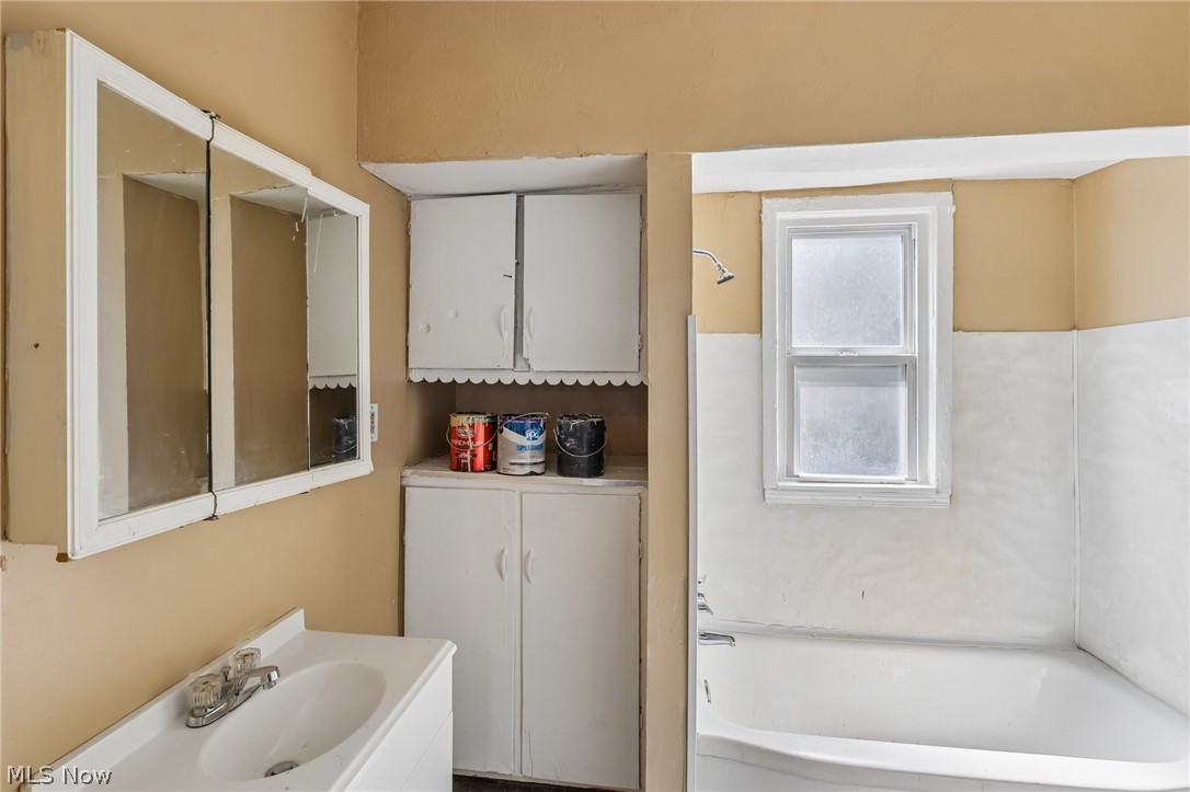 942 E 79th Street Property Photo 32
