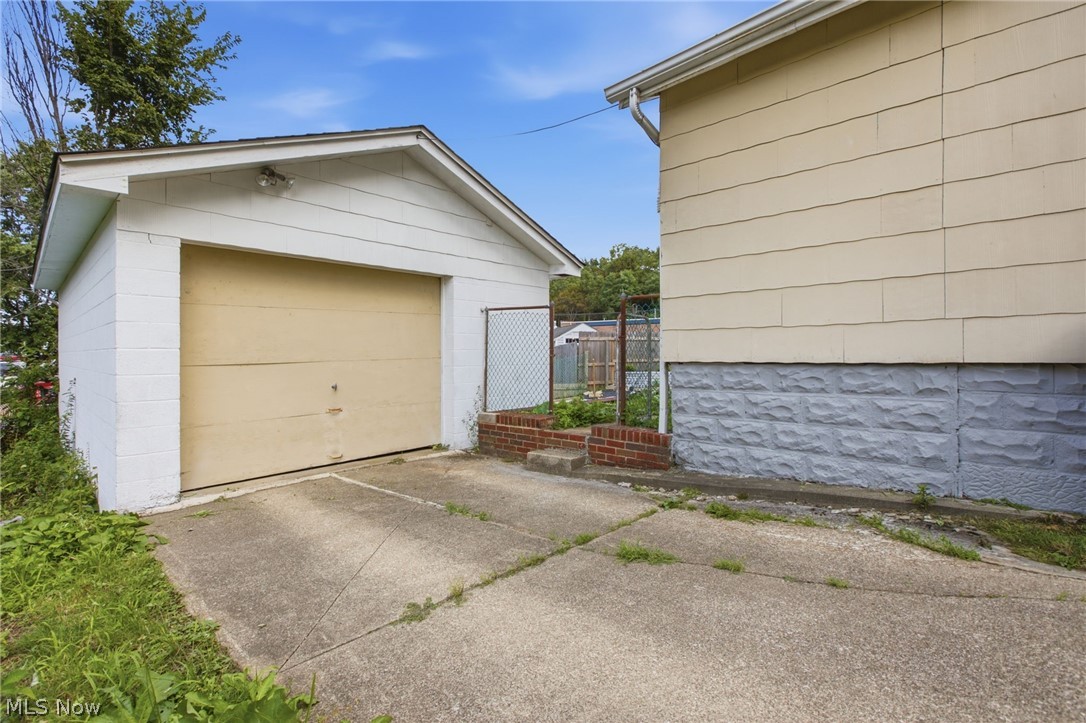 975 Corwin Avenue Property Photo 25