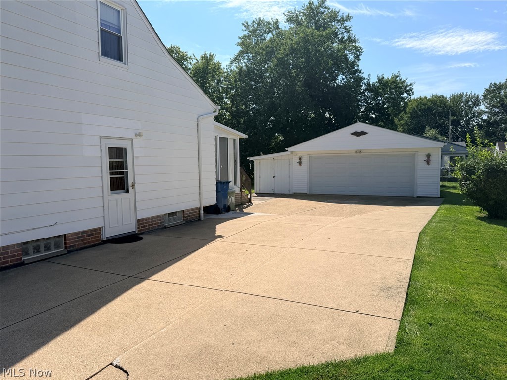 3846 E 365th Street Property Photo 2