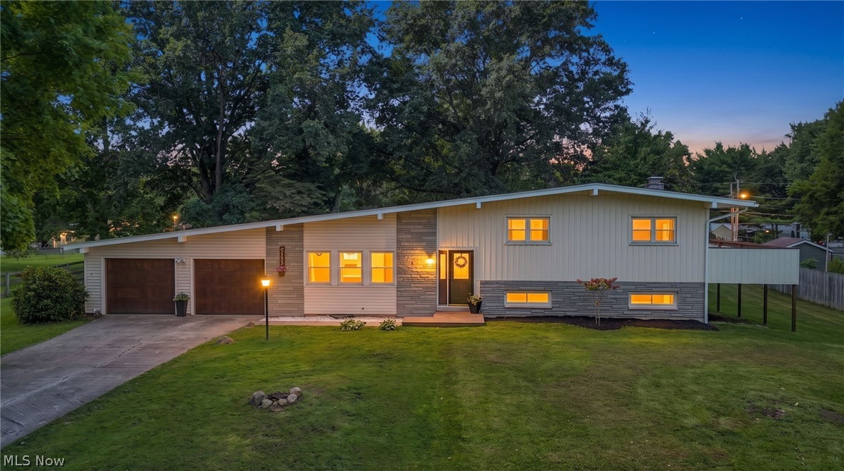 2185 Sunnyhill Drive Ne Property Photo 2
