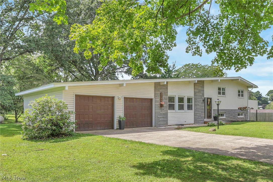 2185 Sunnyhill Drive Ne Property Photo 3