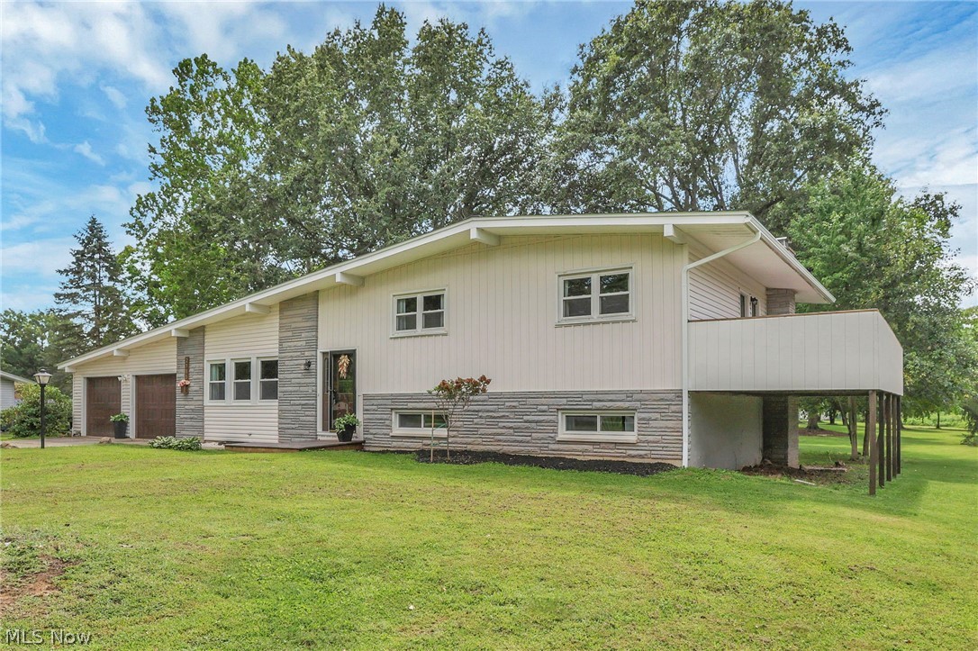 2185 Sunnyhill Drive Ne Property Photo 4