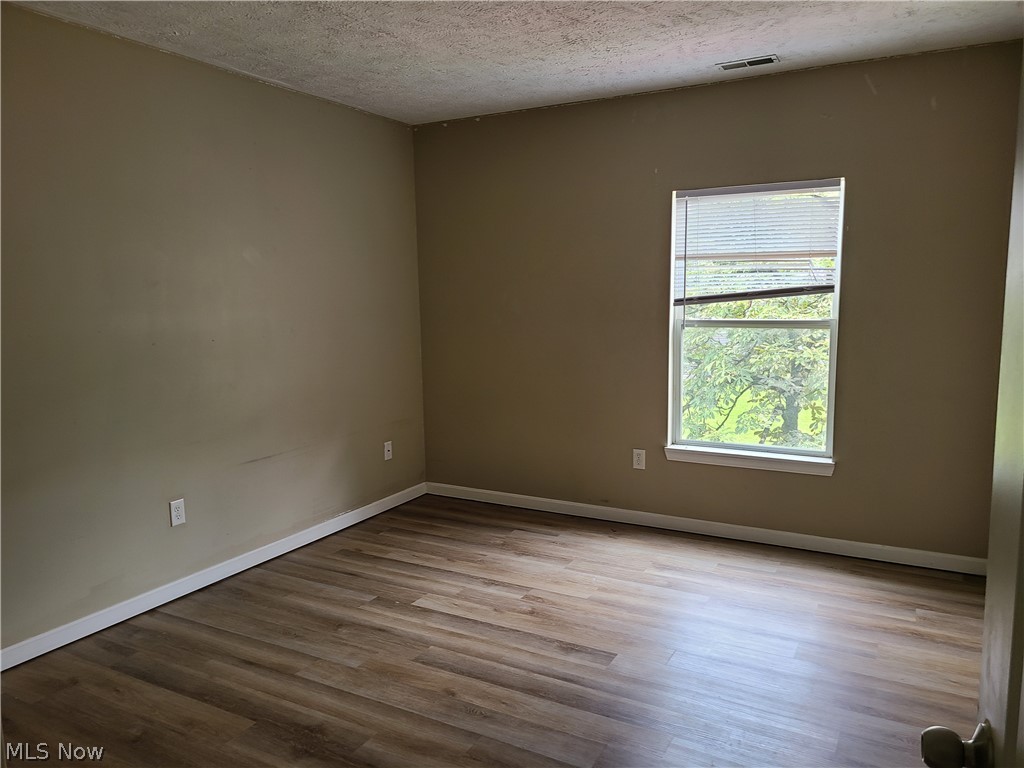 628 Sumner Street Down Property Photo 4