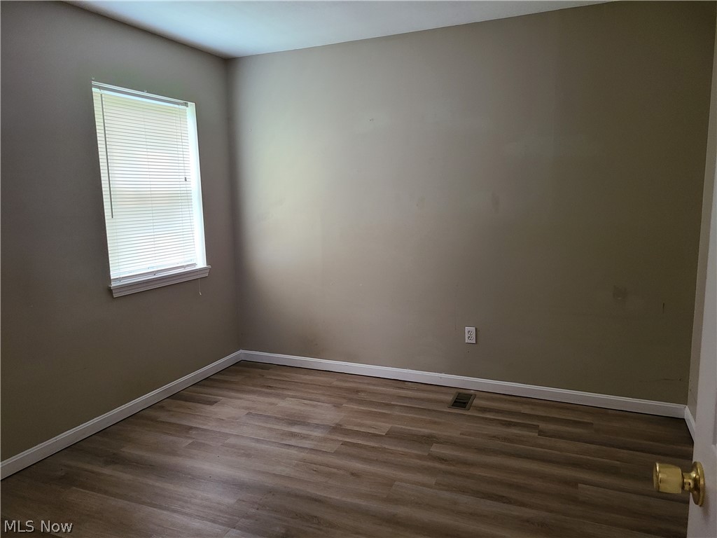 628 Sumner Street Down Property Photo 5
