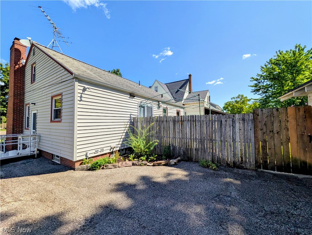 311 Liberty St W Property Photo 4