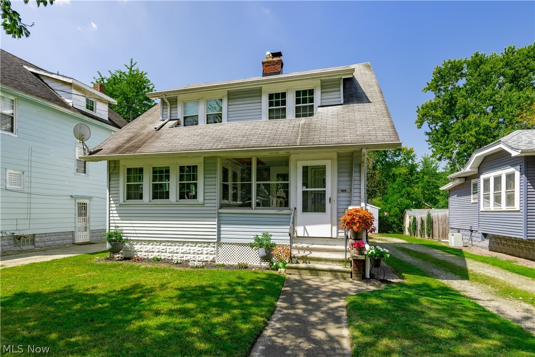 324 Montrose Avenue Property Photo 1
