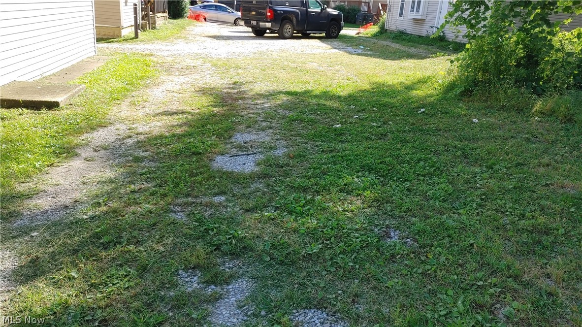 634 Sumner Street Up Property Photo 6