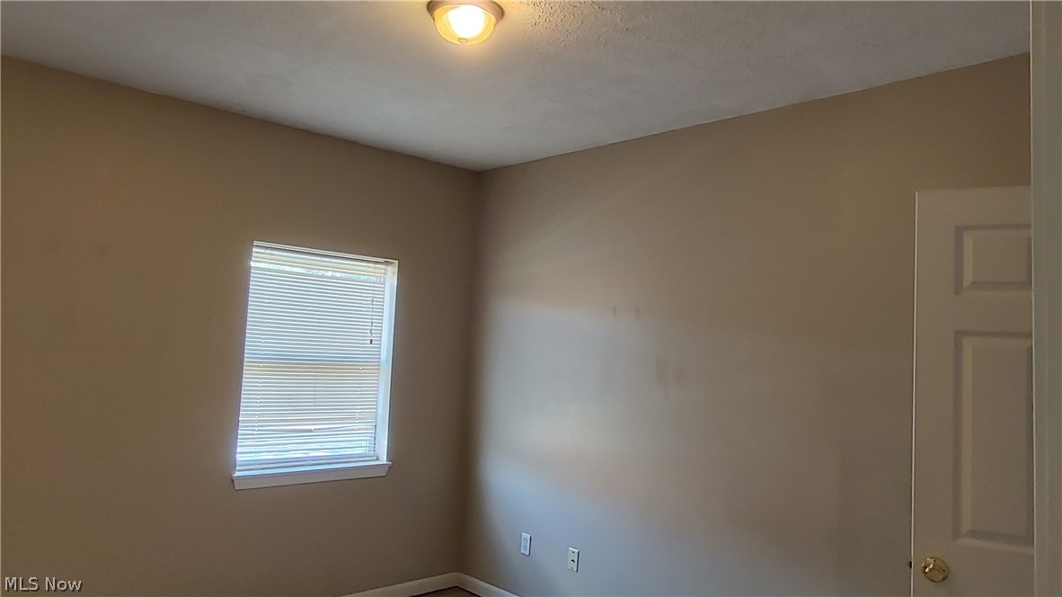 634 Sumner Street Up Property Photo 8