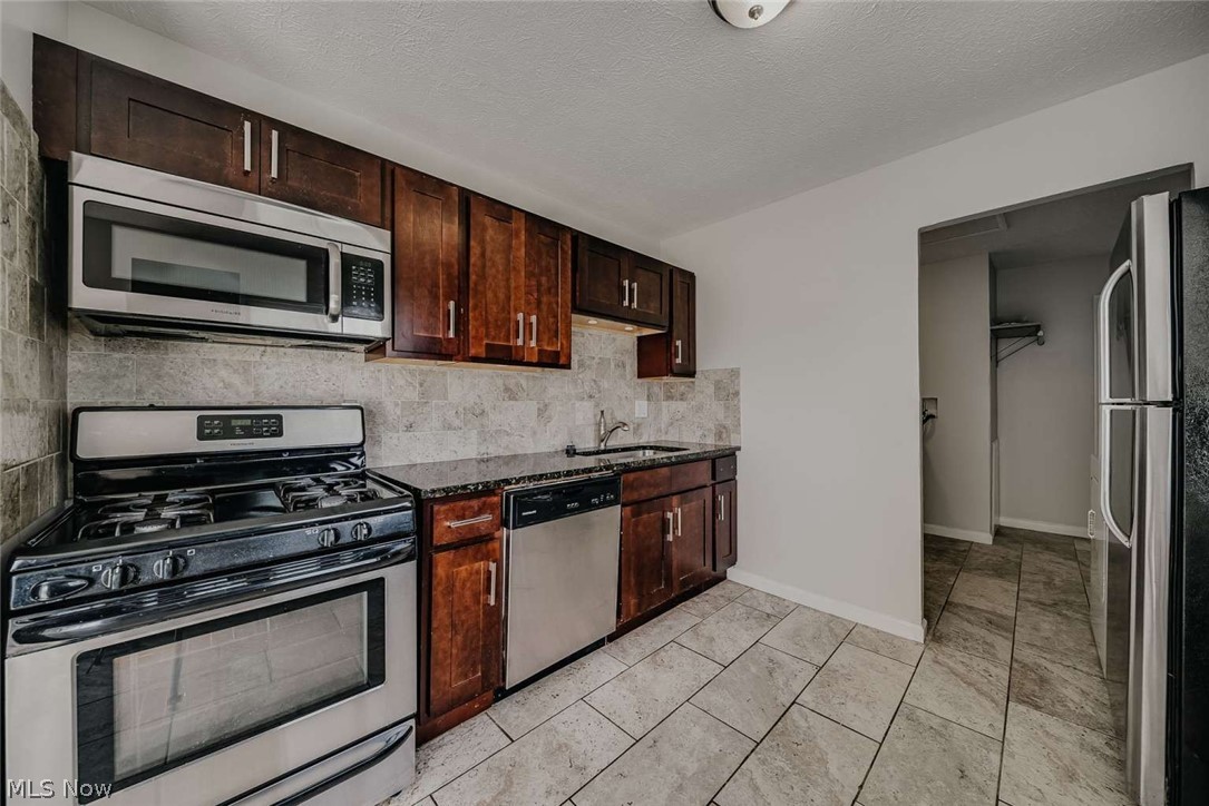 24360 Uppingham Road Property Photo 4