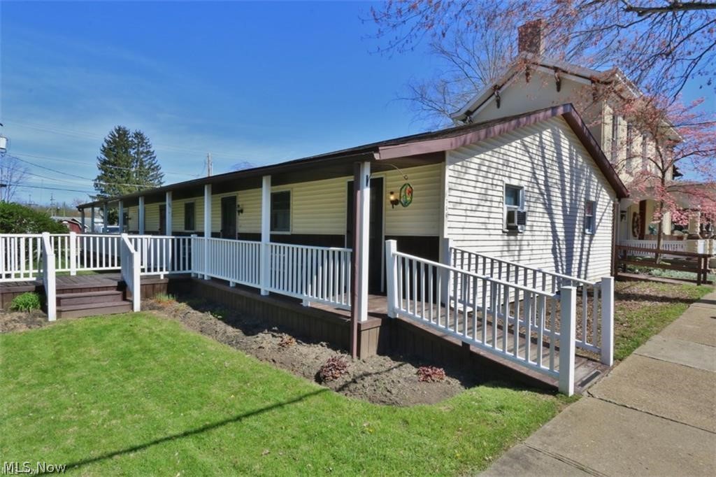706 Main Property Photo 2