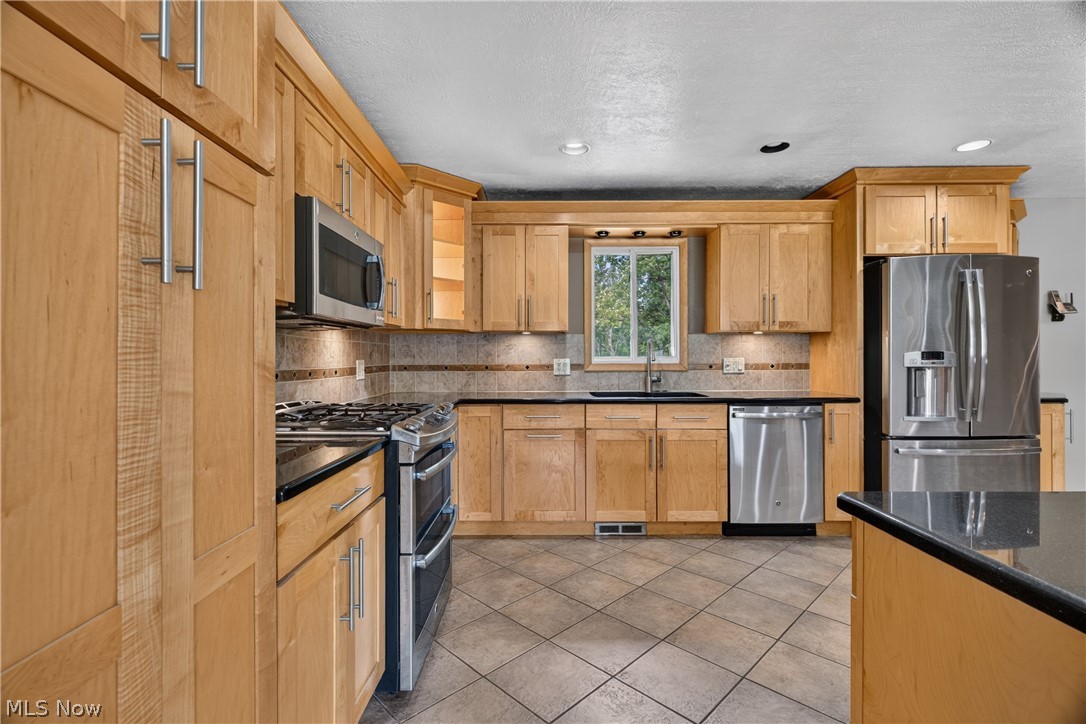 6613 Brookside Road Property Photo 9