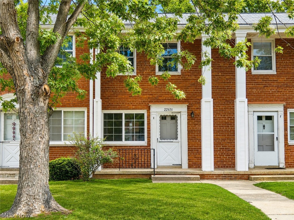 22651 Fox Avenue E Property Photo 1