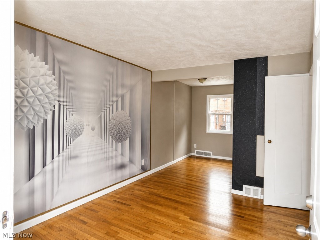 22651 Fox Avenue E Property Photo 3
