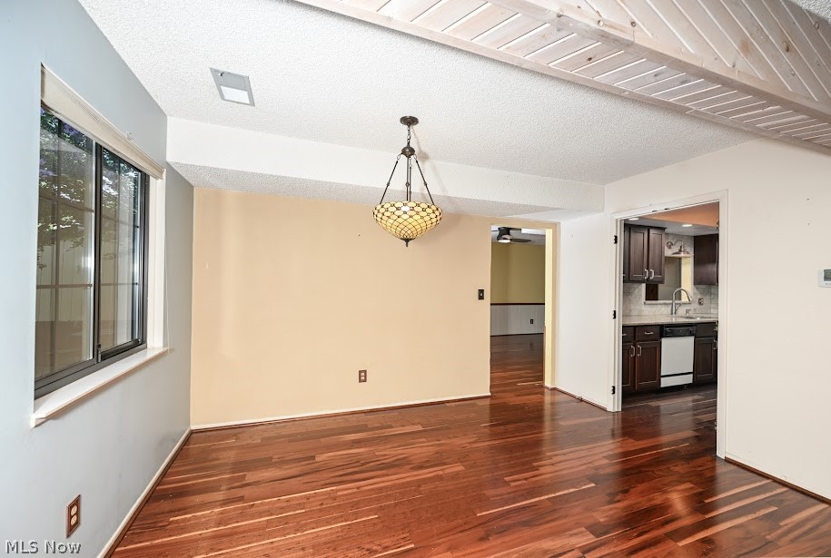 879 Hampton Ridge Drive Property Photo 3