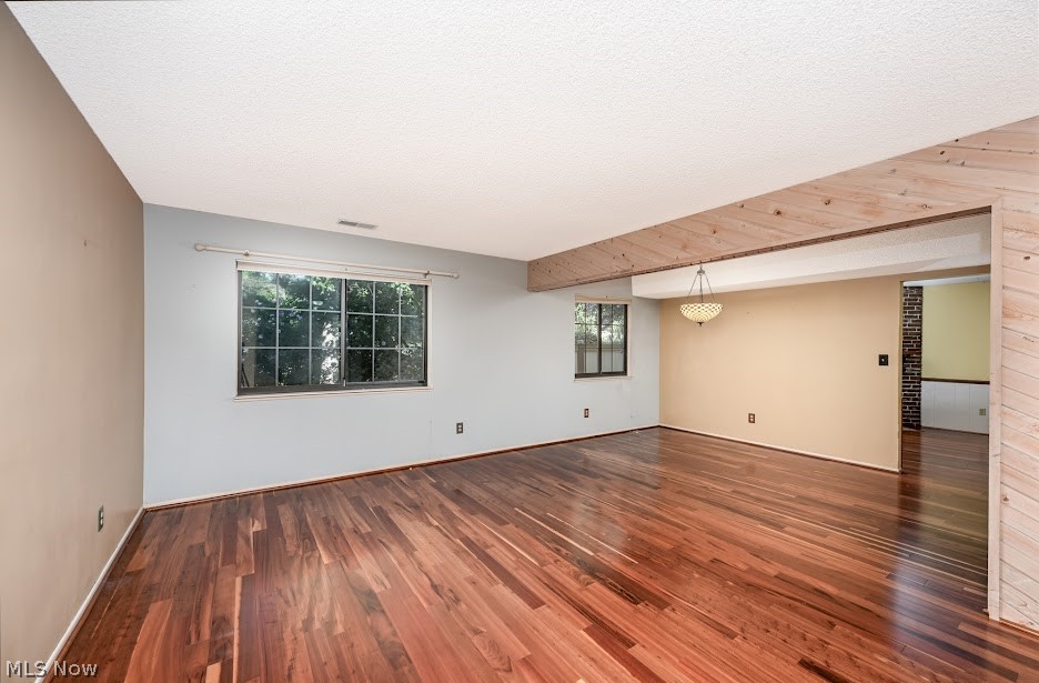879 Hampton Ridge Drive Property Photo 8