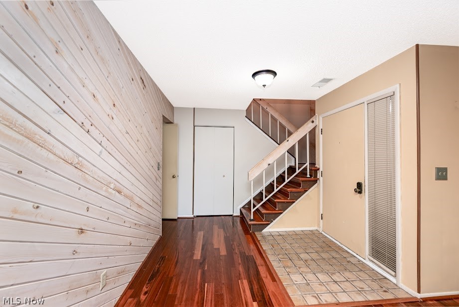 879 Hampton Ridge Drive Property Photo 11