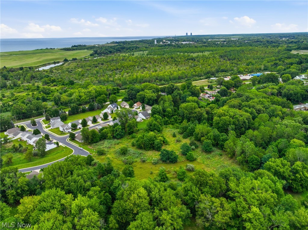 Lighthouse Pointe Drive Property Photo 8