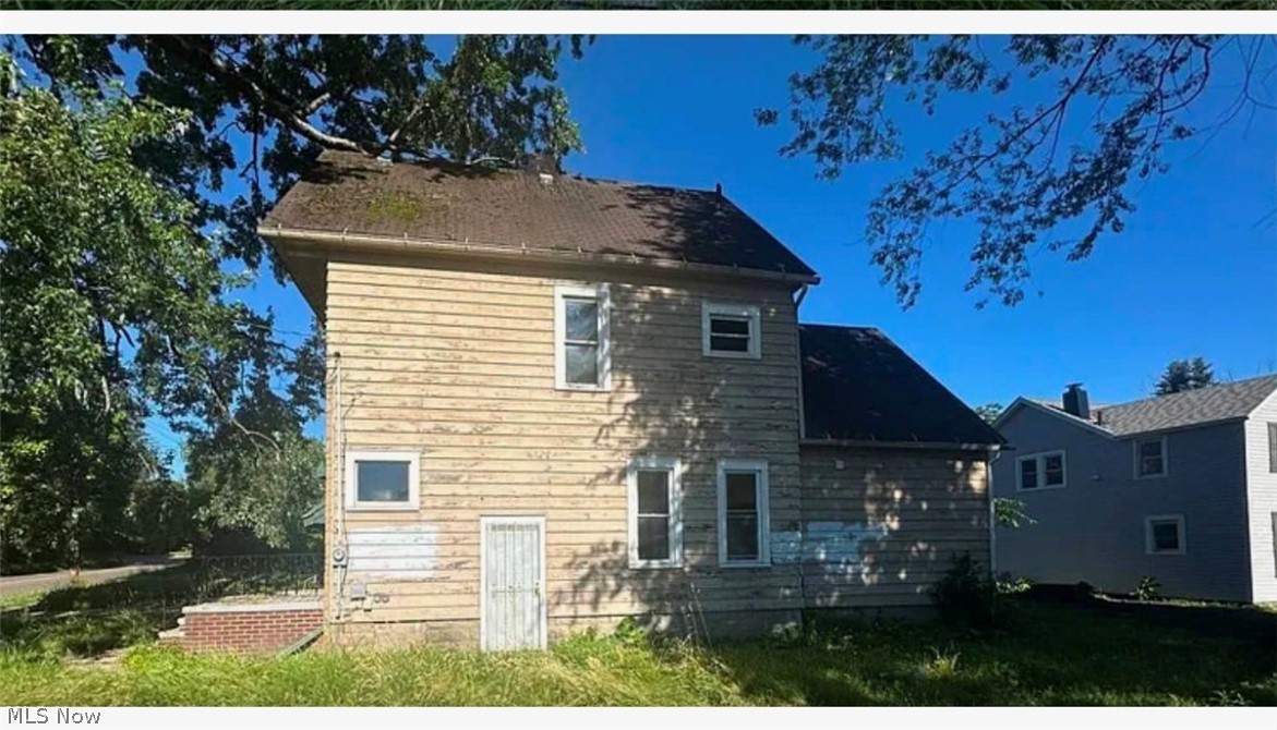 905 E Buchtel Avenue Property Photo 2