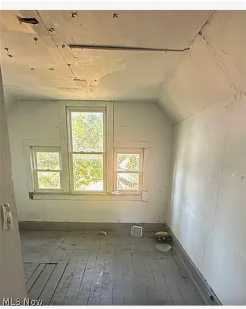 905 E Buchtel Avenue Property Photo 16