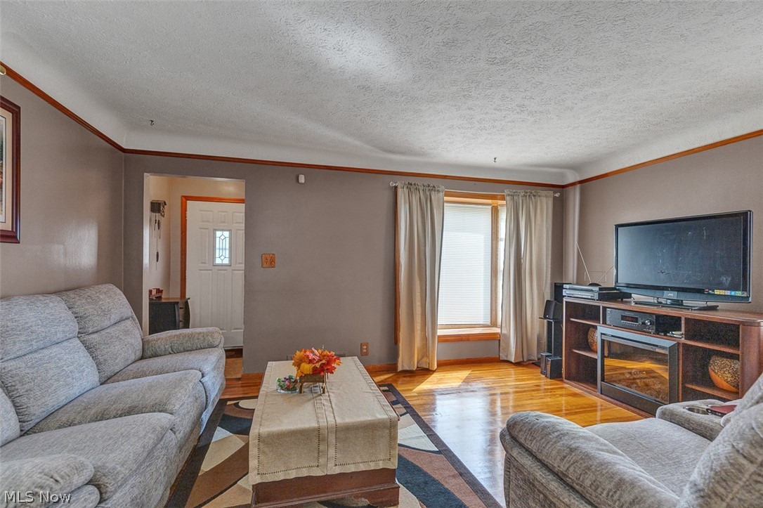 14903 Tabor Avenue Property Photo 3