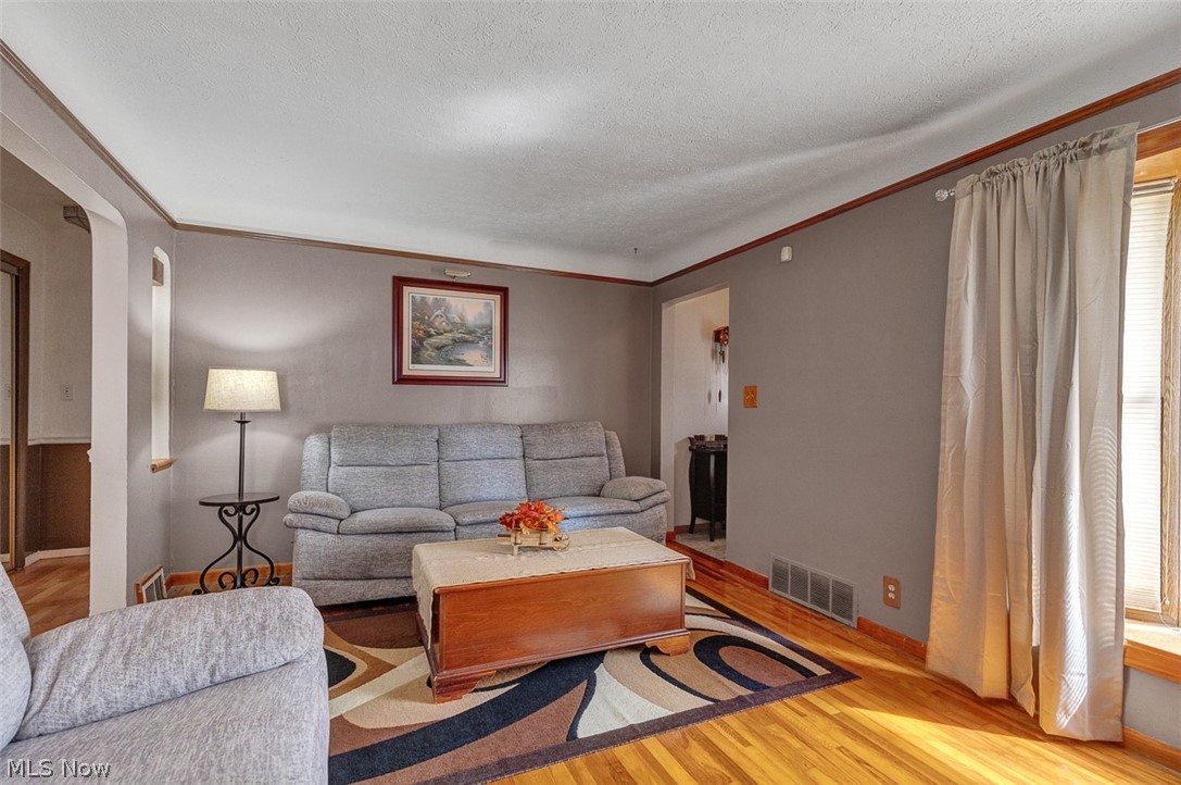 14903 Tabor Avenue Property Photo 4