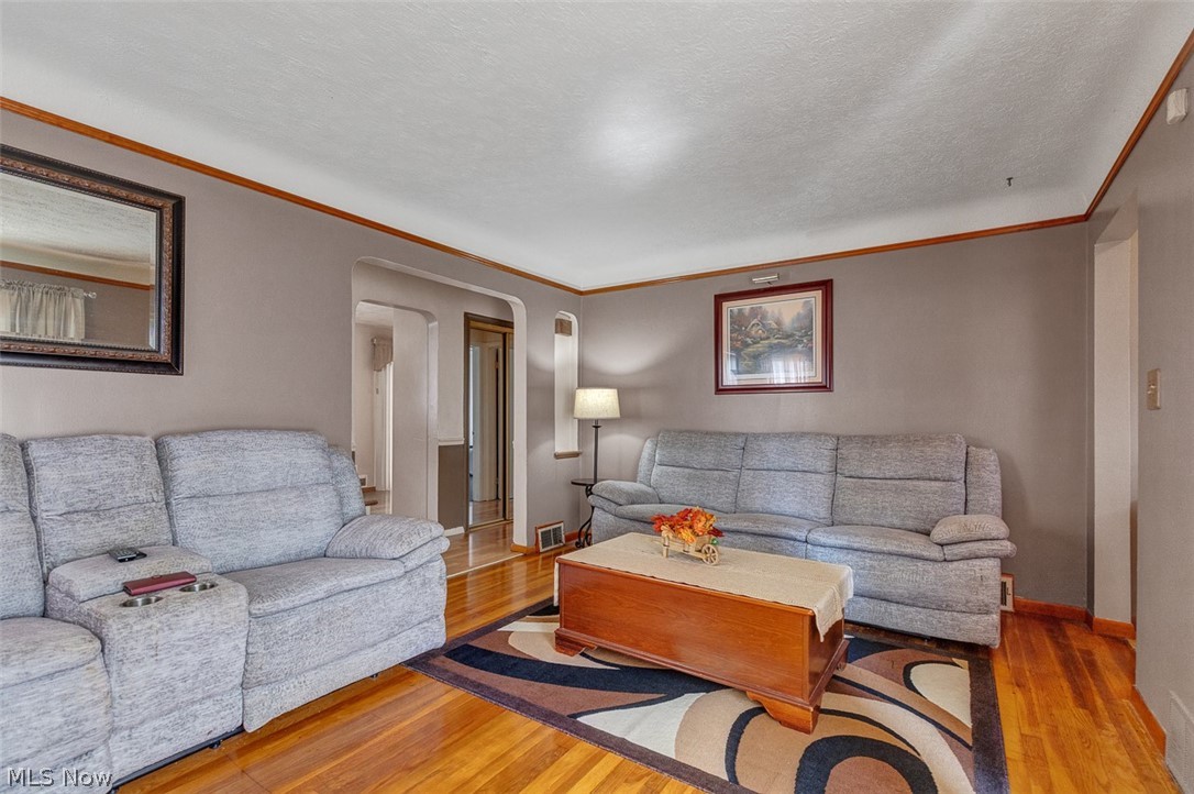 14903 Tabor Avenue Property Photo 5