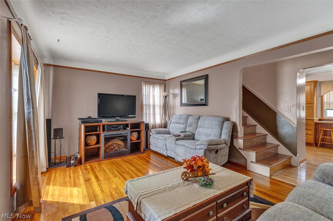 14903 Tabor Avenue Property Photo 6