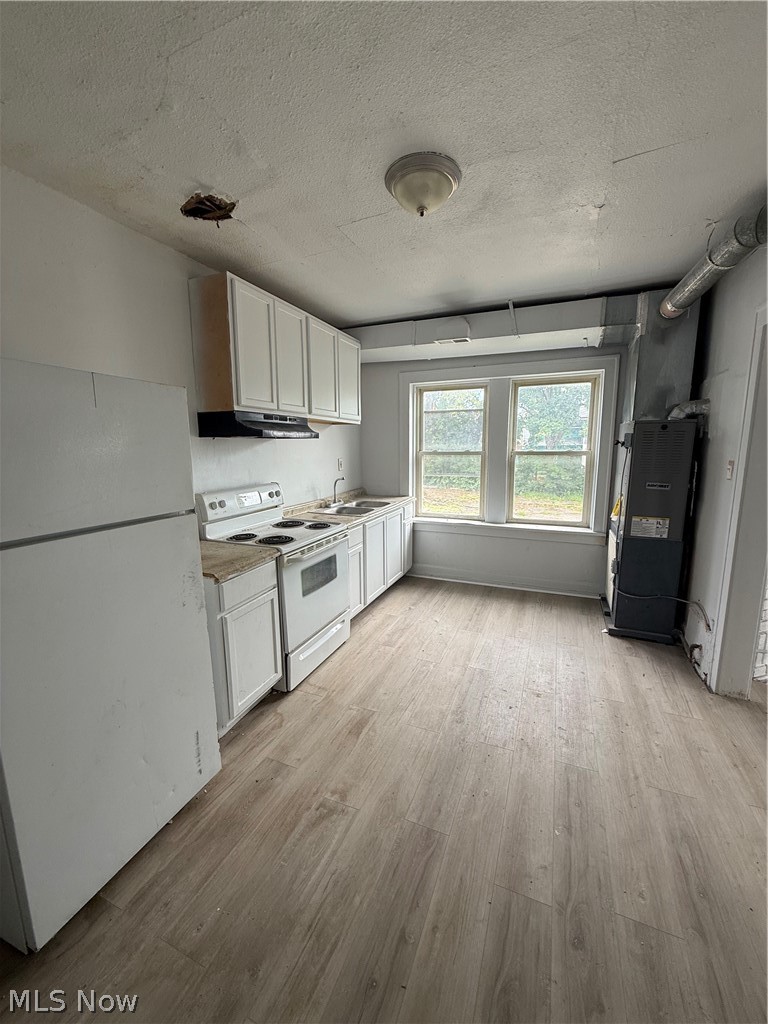 976 E 70th Street Property Photo 3