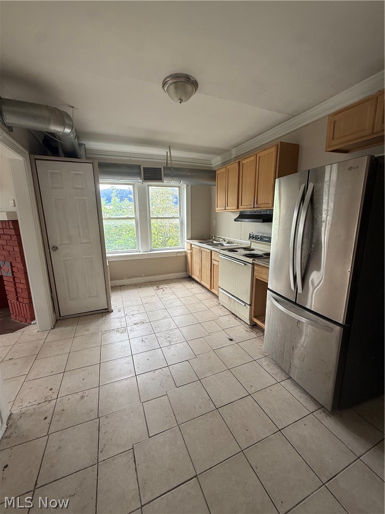 976 E 70th Street Property Photo 10