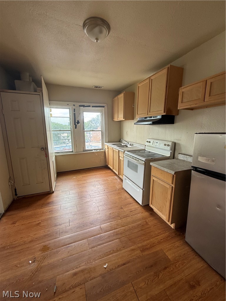 976 E 70th Street Property Photo 30