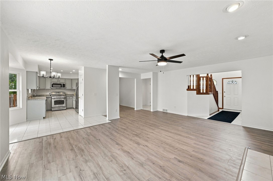 29008 Uxbridge Drive Property Photo 5