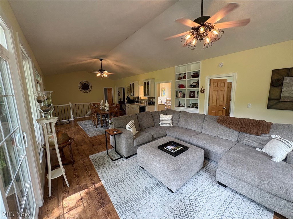 197 Ashtabula Point Property Photo 11