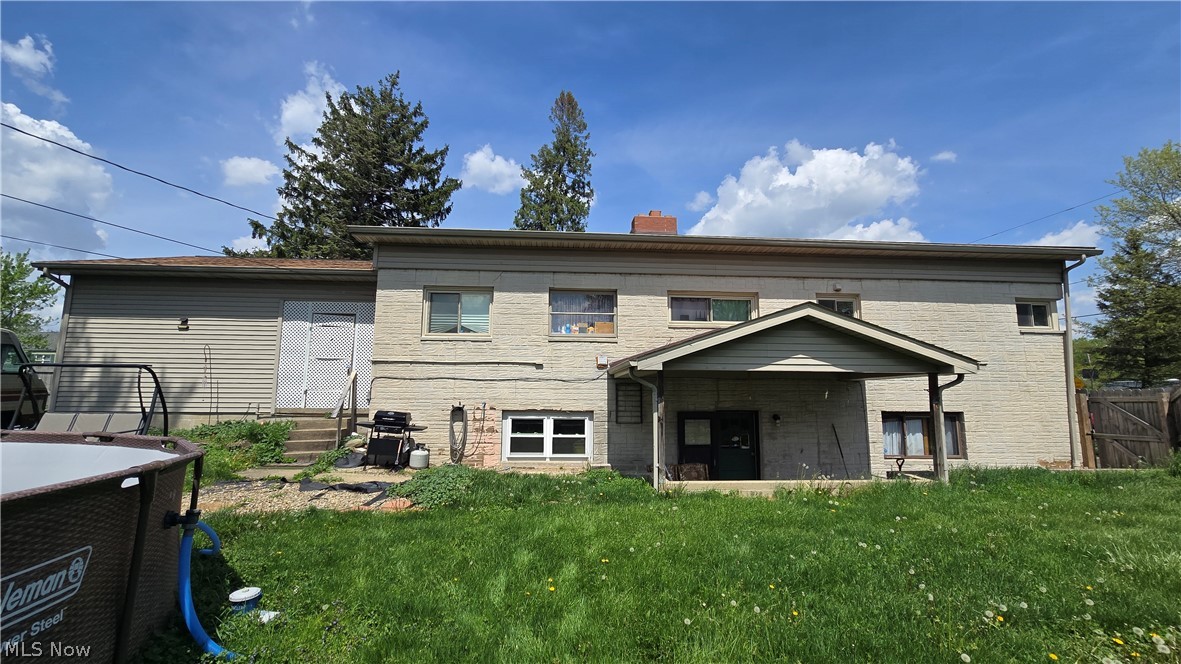 855 E College Street Property Photo 3