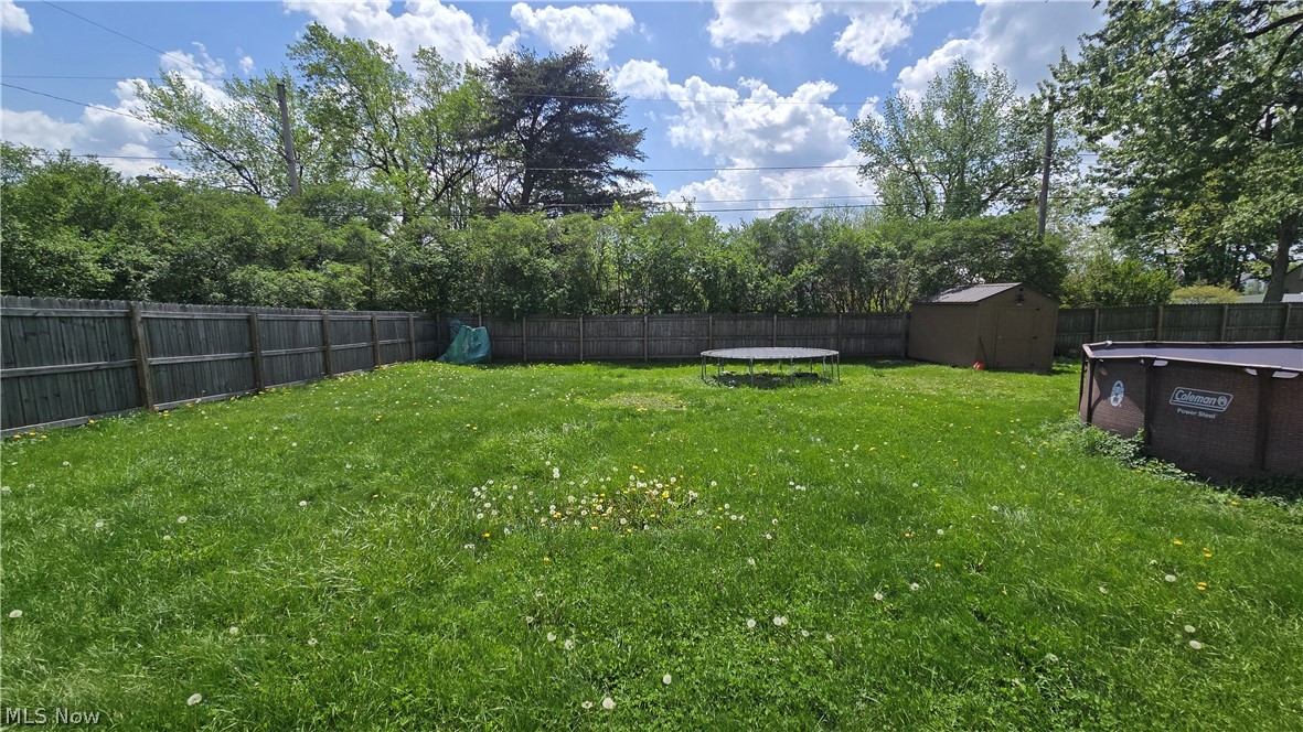 855 E College Street Property Photo 4