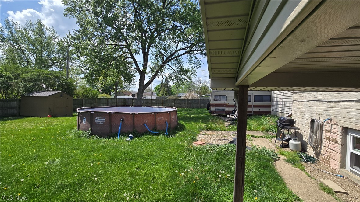 855 E College Street Property Photo 5