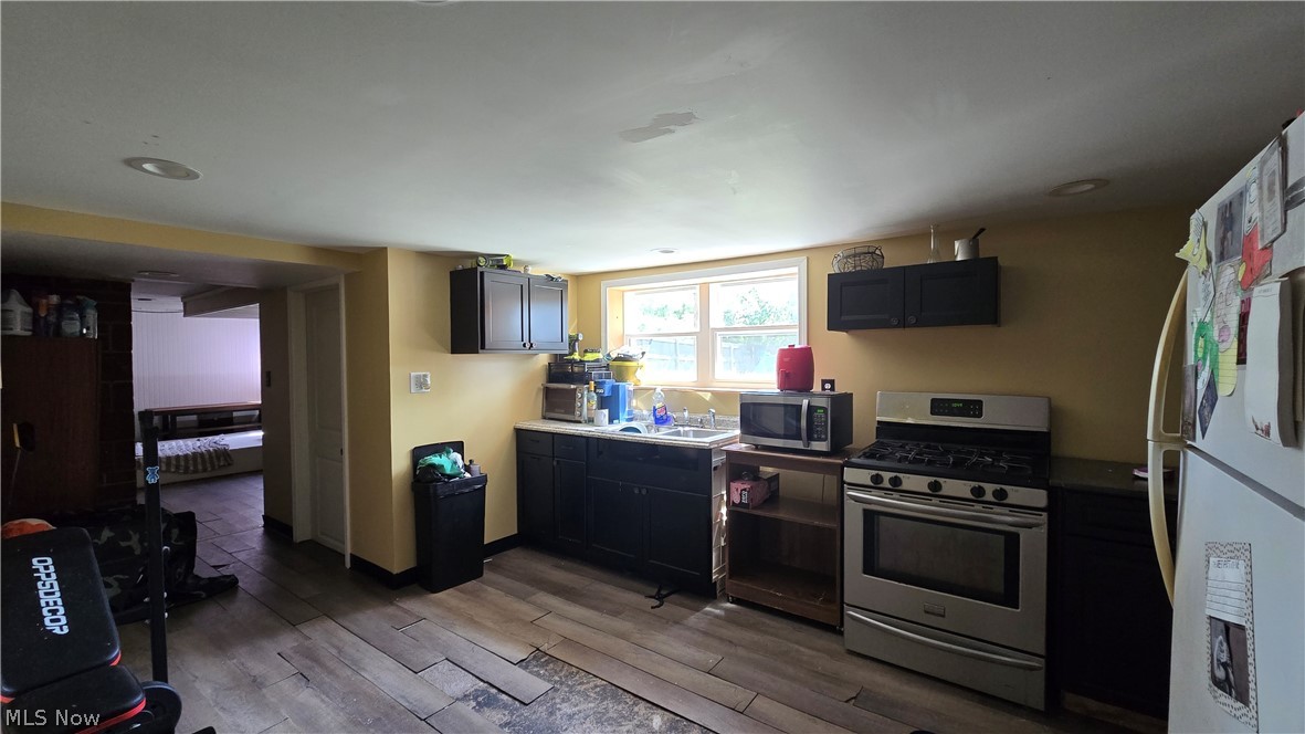 855 E College Street Property Photo 12