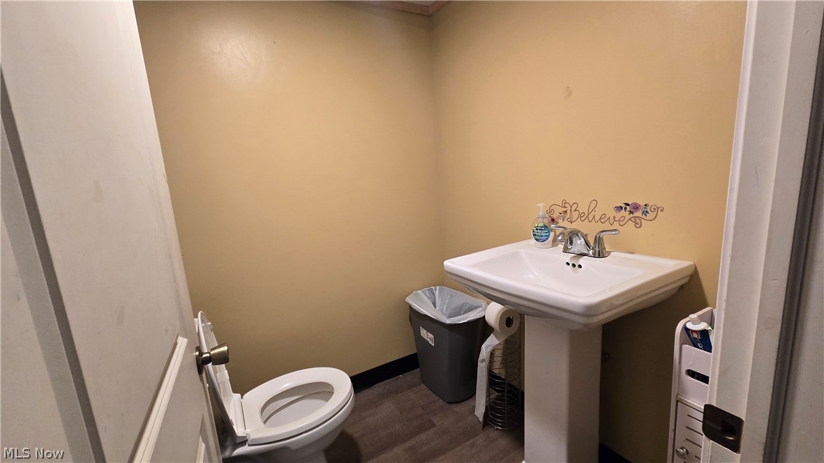855 E College Street Property Photo 14